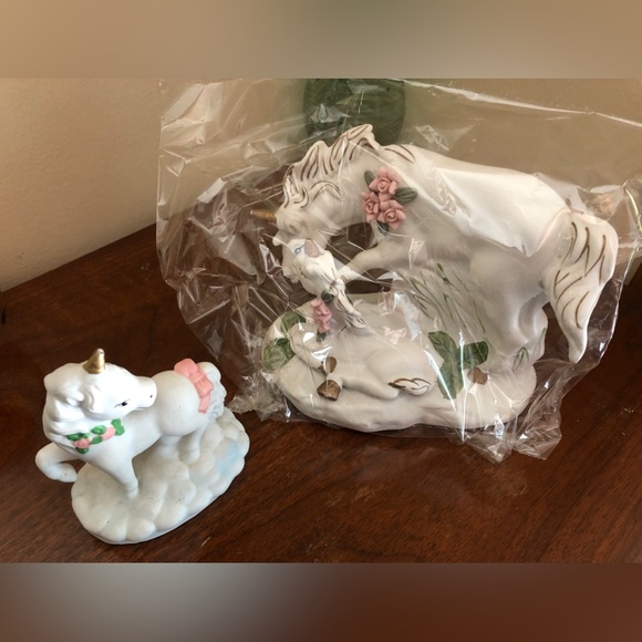 SALE Set of 2 Unicorn Ceramic Statues pink roses green leaves gold accents - Picture 1 of 11
